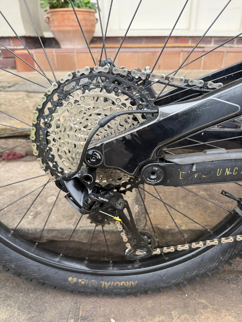 YT Decoy Elite Medium Electric mountain bike 400 miles