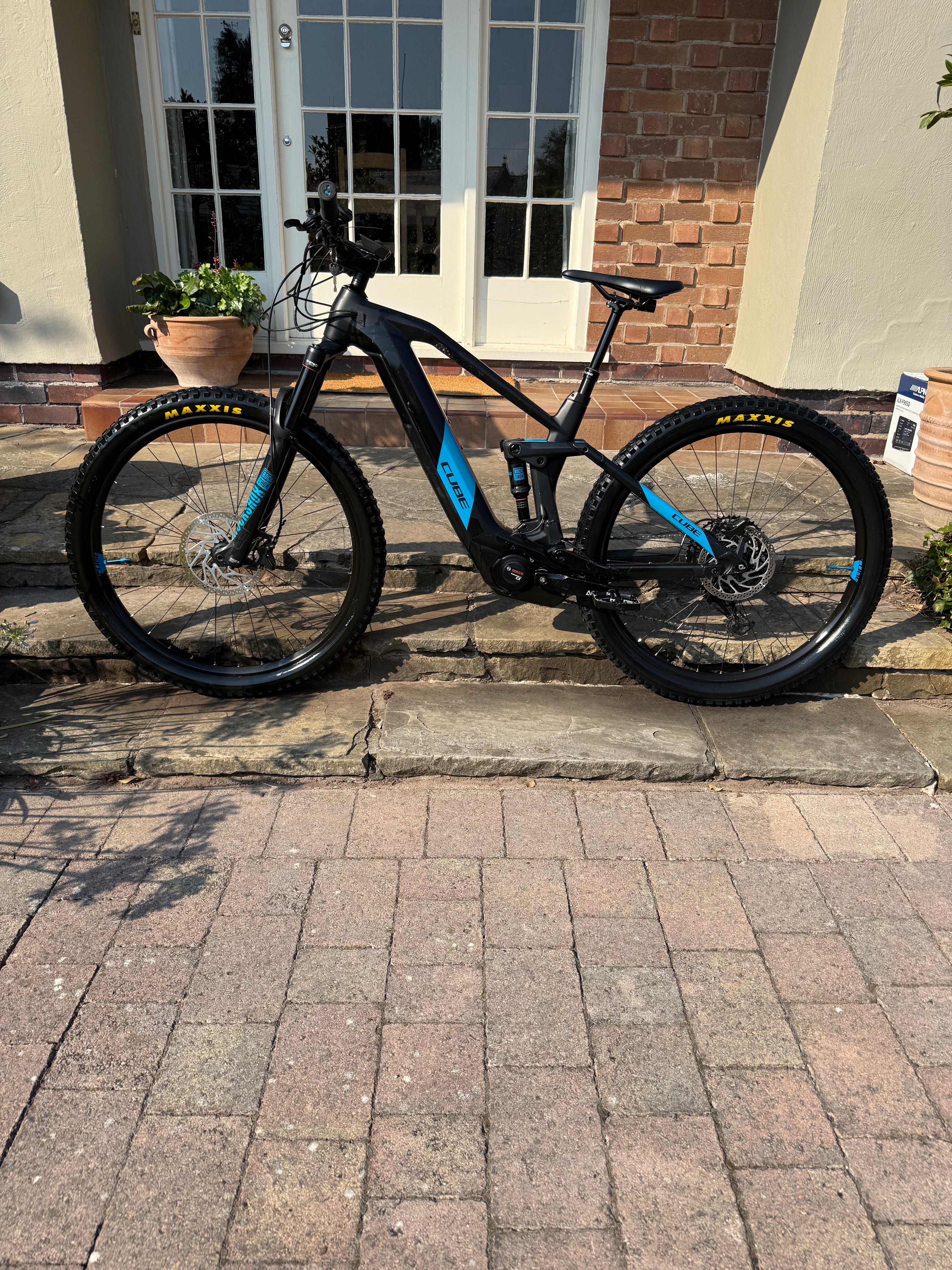 Cube Stereo Hybrid 140 HPC Race 625 Carbon Full Suspension e-MTB – Medium – Excellent Condition