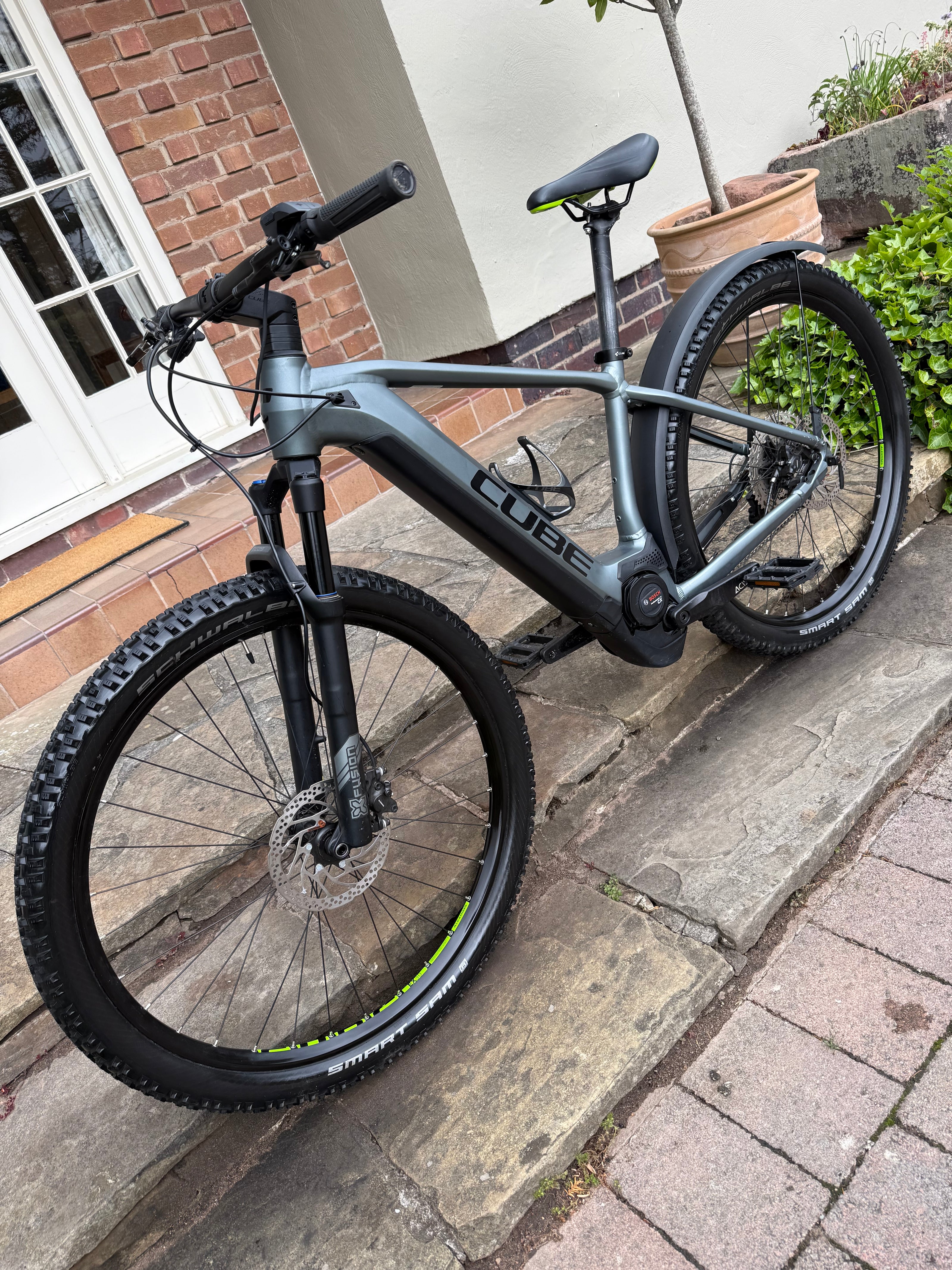 2022 Cube Reaction Pro 625WH Large Electric mountain bike 290 miles