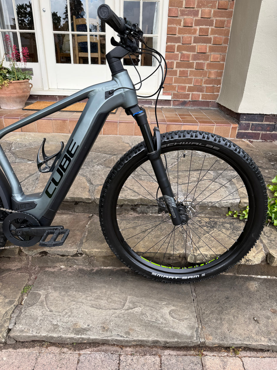 2022 Cube Reaction Pro 625WH Large Electric mountain bike 290 miles