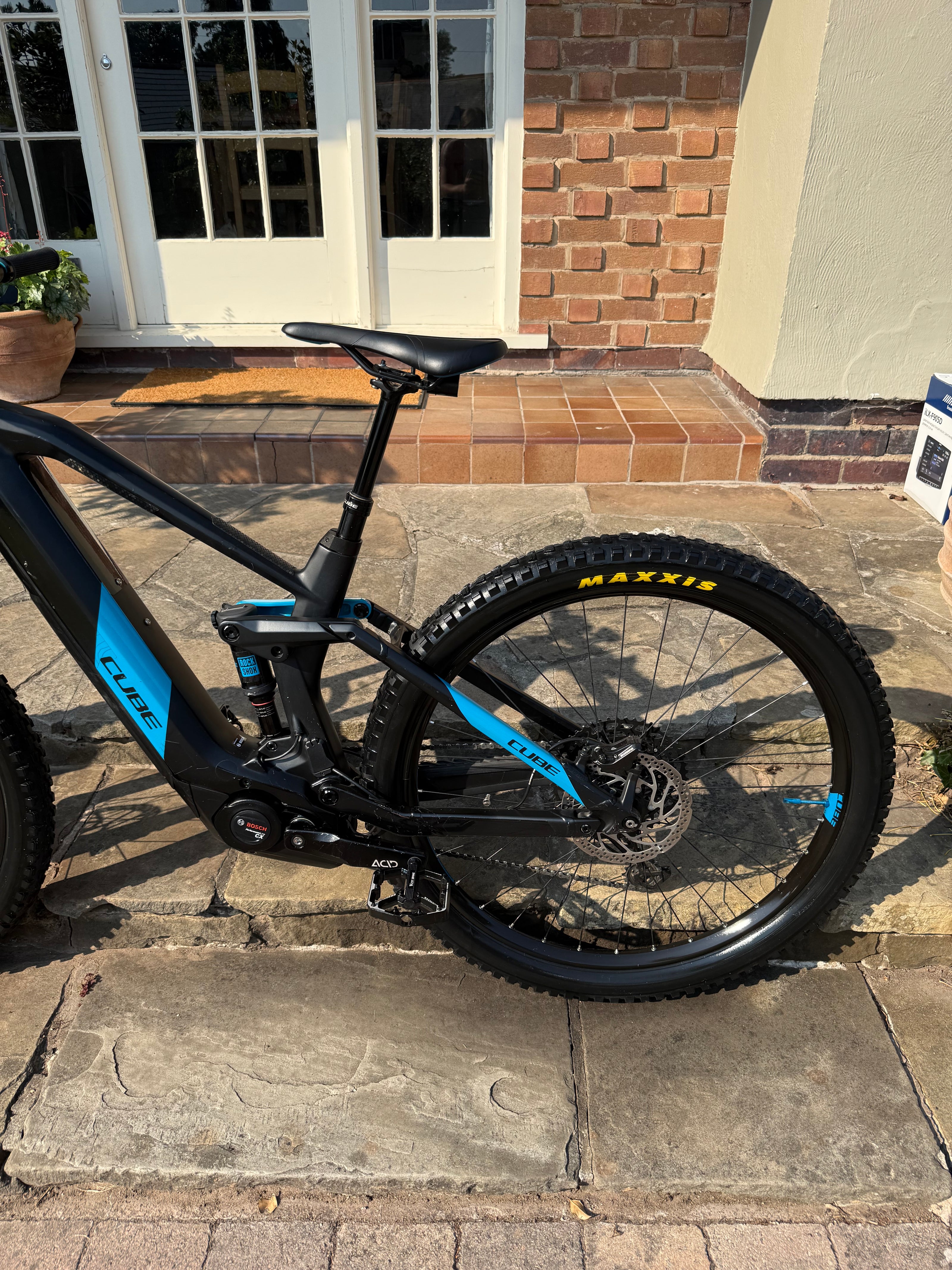 Cube Stereo Hybrid 140 HPC Race 625 Carbon Full Suspension e-MTB – Medium – Excellent Condition
