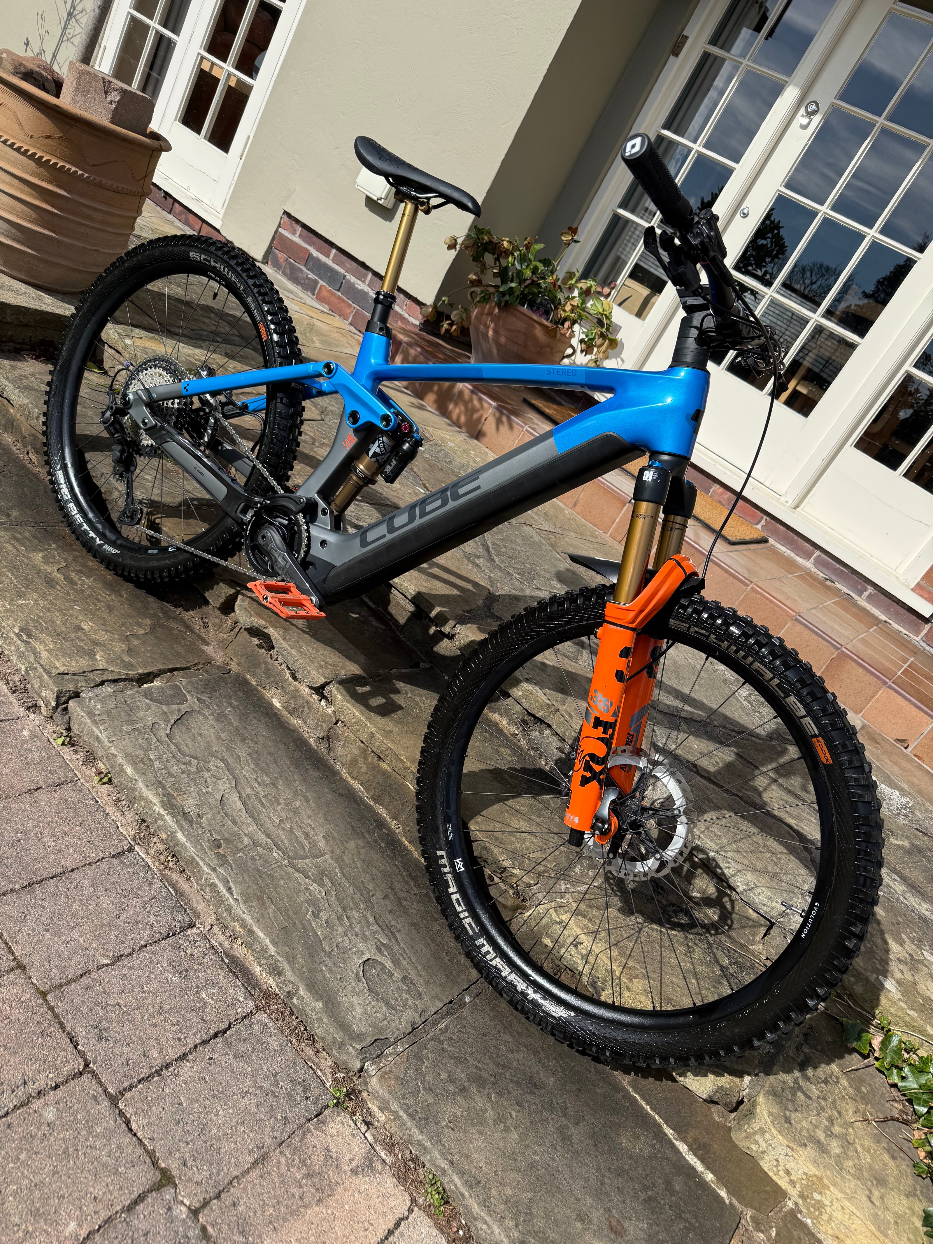 Cube Stereo Hybrid 160 HPC Action Team 750 2023 Medium 500 Miles
