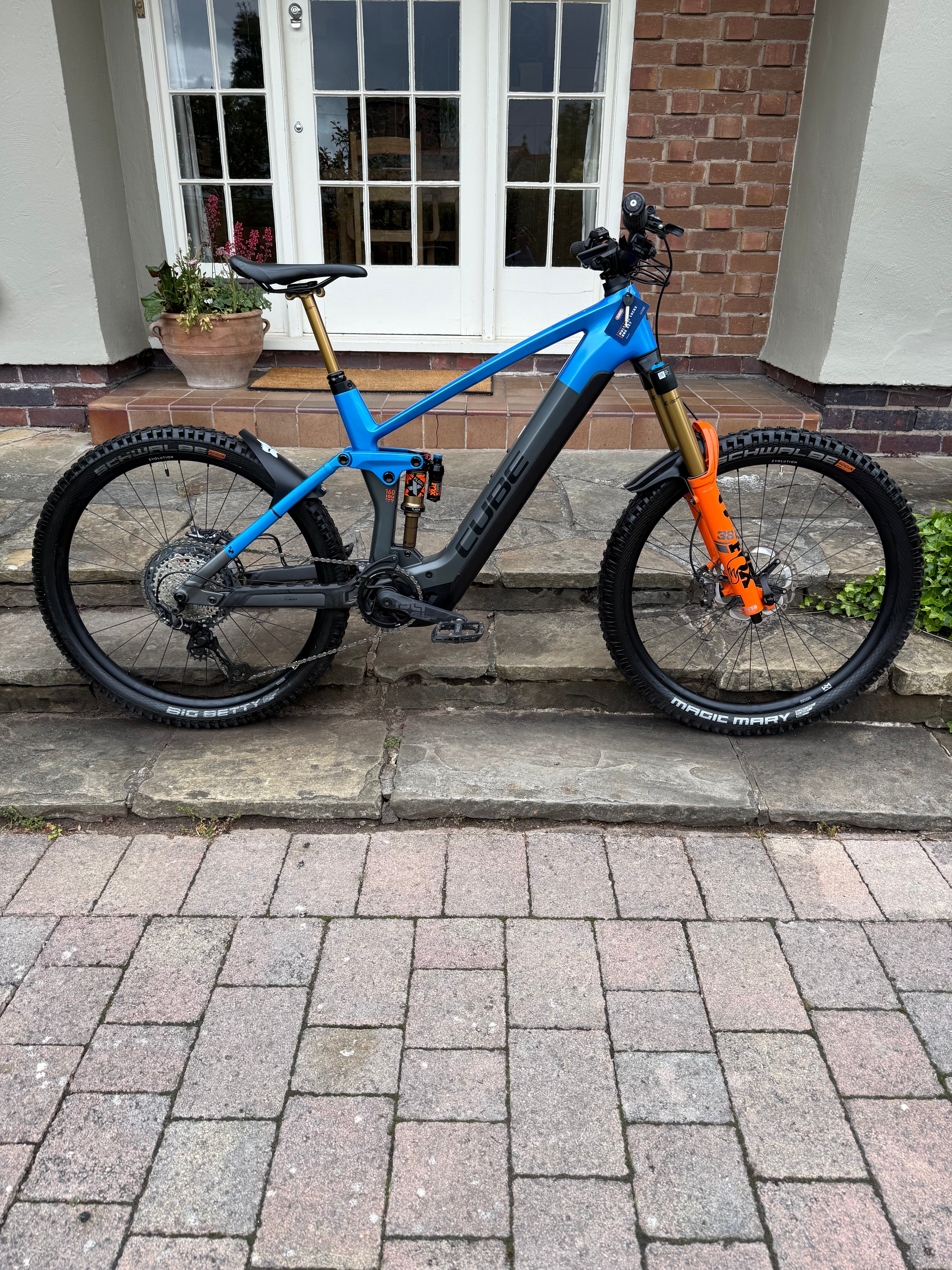 Cube Stereo 160 Action Team 2023 Large 470 miles