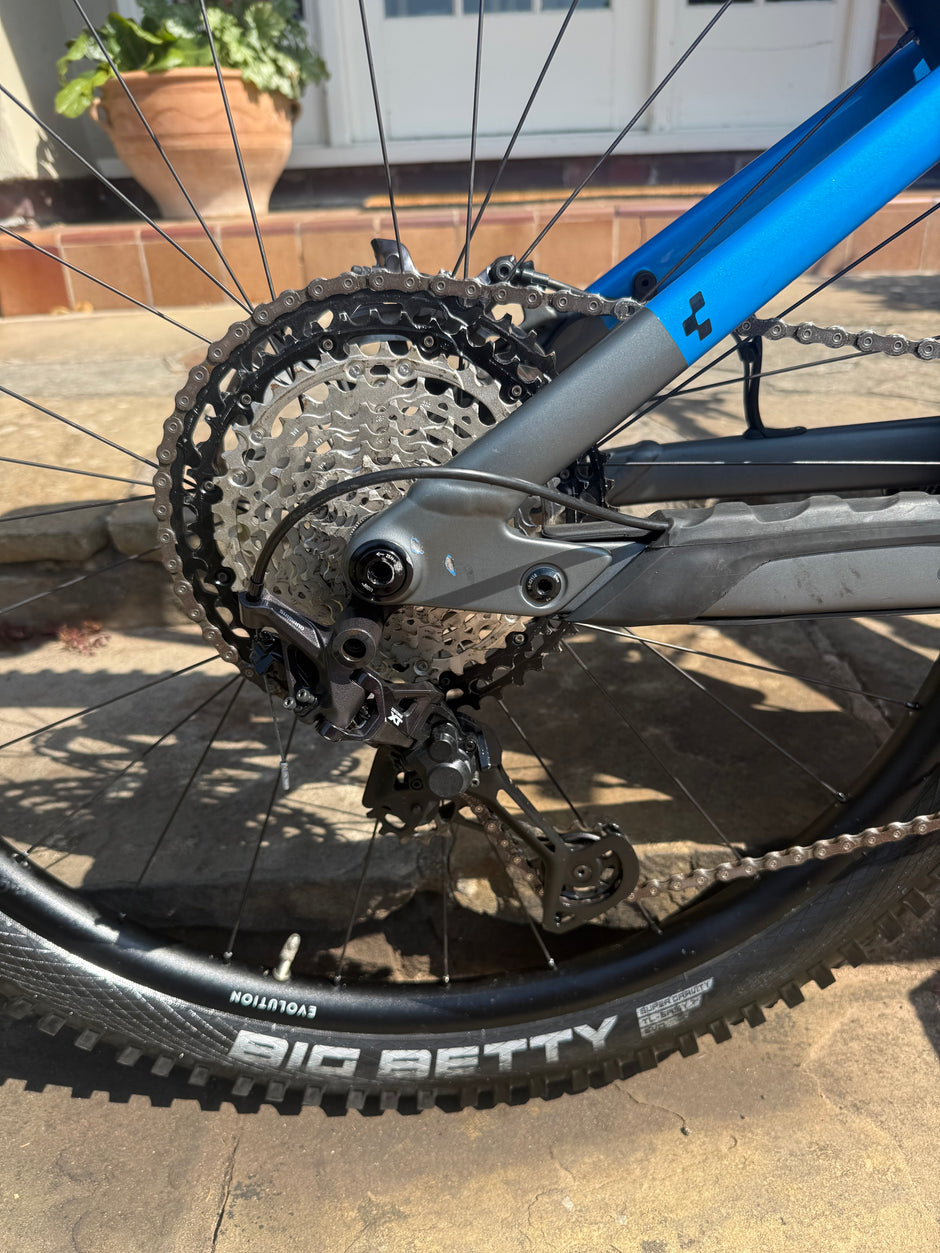 Cube stereo 140 Action Team 2023 Medium 460 miles