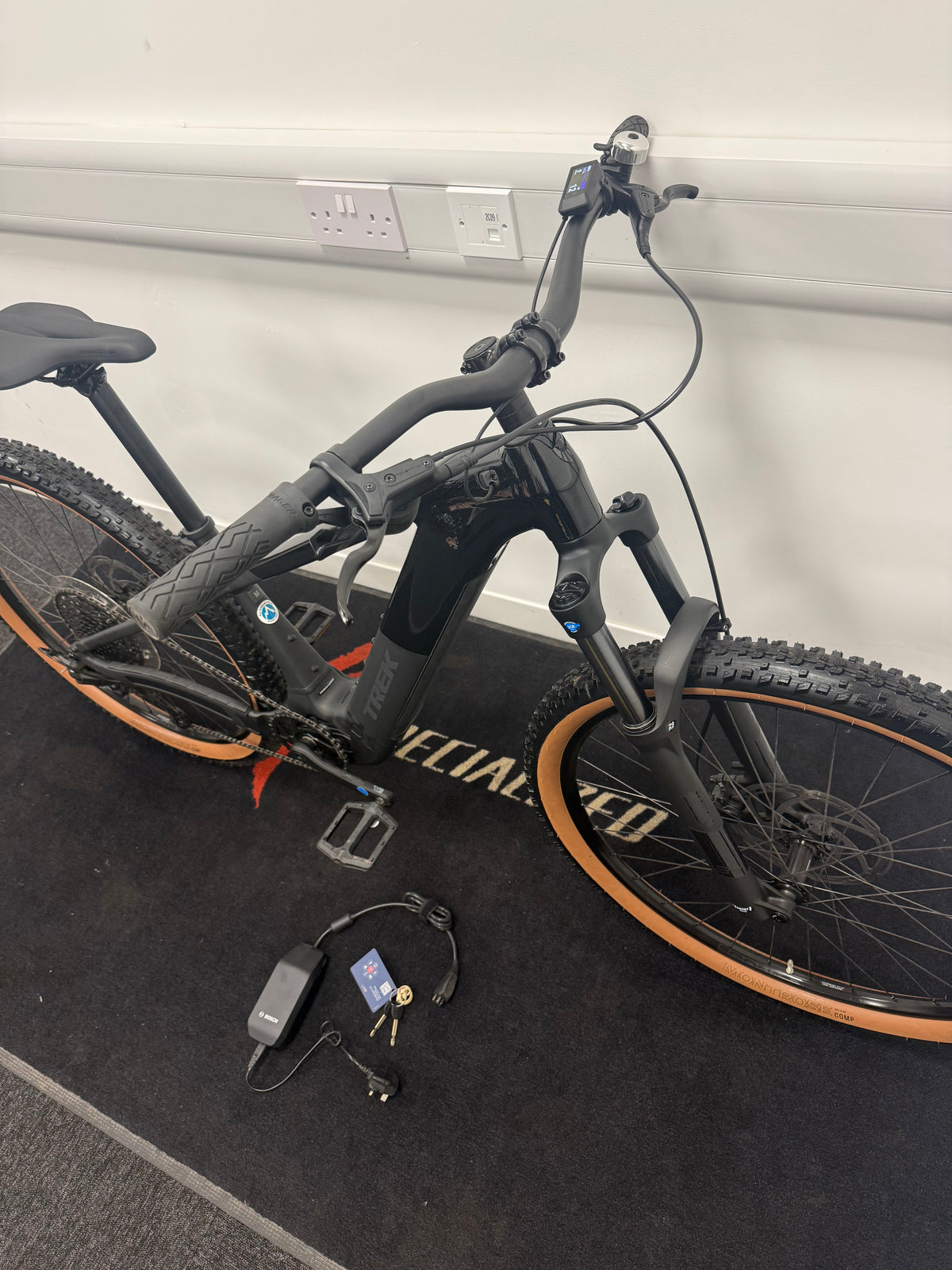 Trek Powerfly 4 2026 Medium 14 miles!
