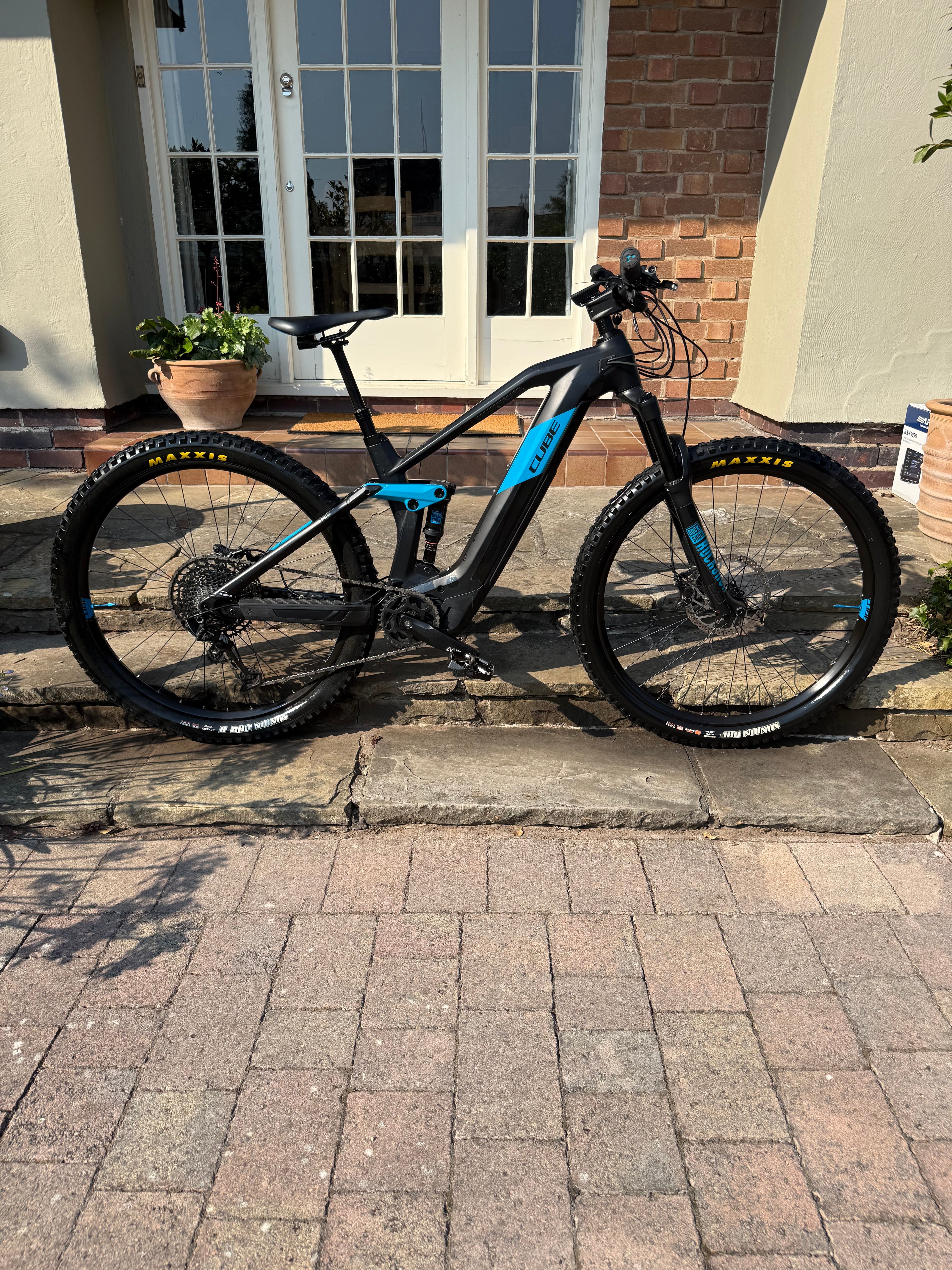 Cube Stereo Hybrid 140 HPC Race 625 Carbon Full Suspension e-MTB – Medium – Excellent Condition
