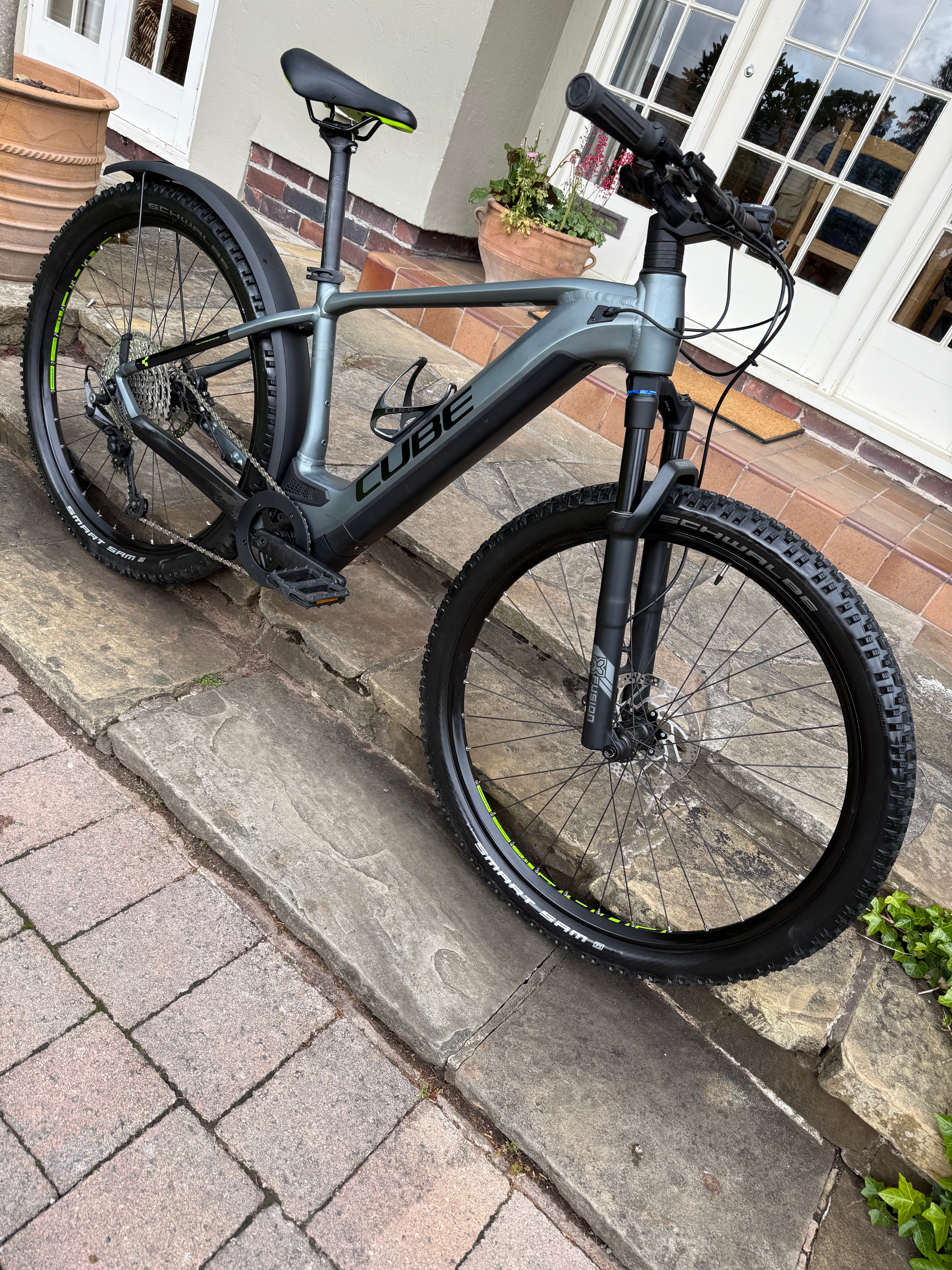 2022 Cube Reaction Pro 625WH Large Electric mountain bike 290 miles