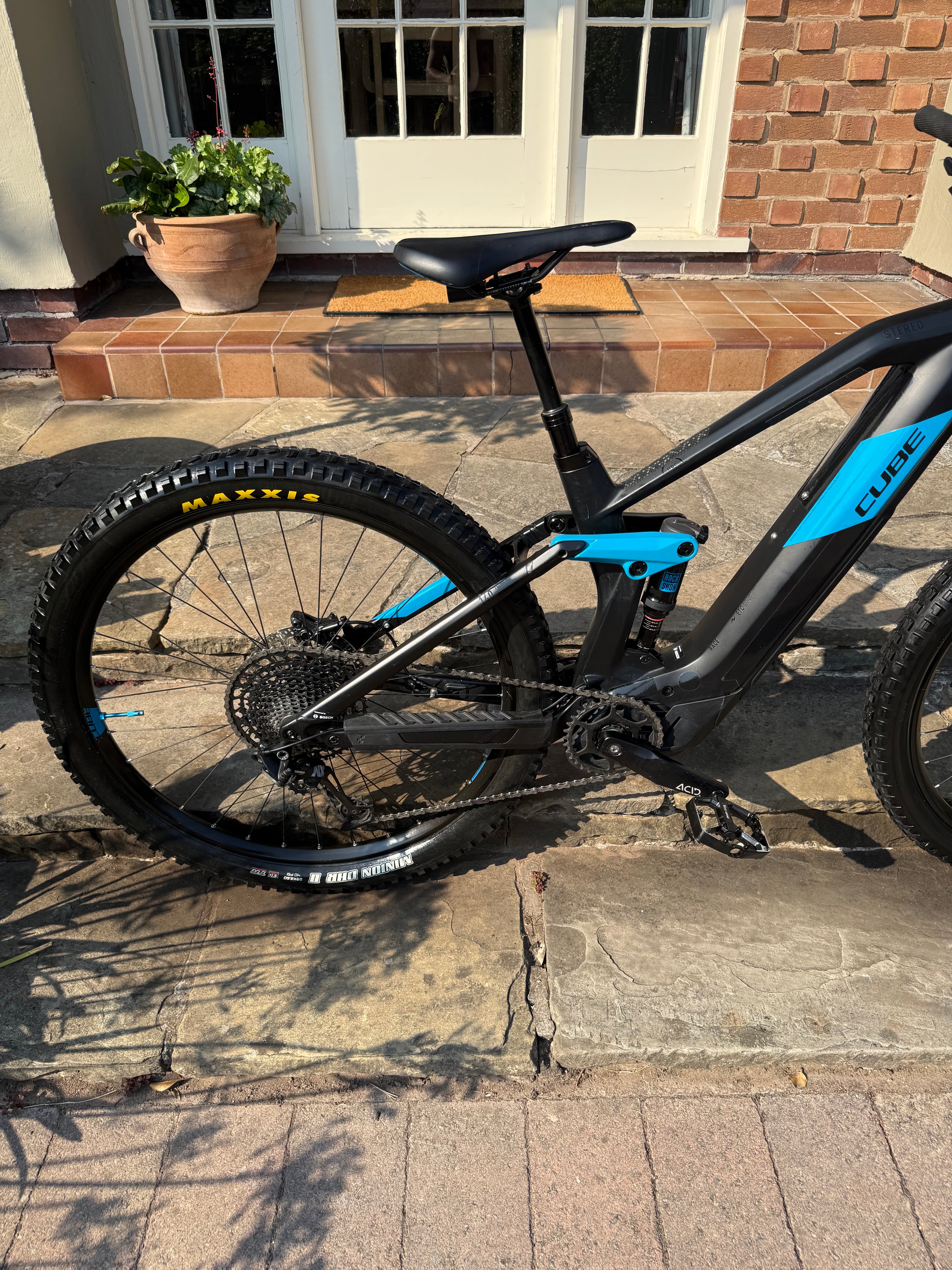 Cube Stereo Hybrid 140 HPC Race 625 Carbon Full Suspension e-MTB – Medium – Excellent Condition