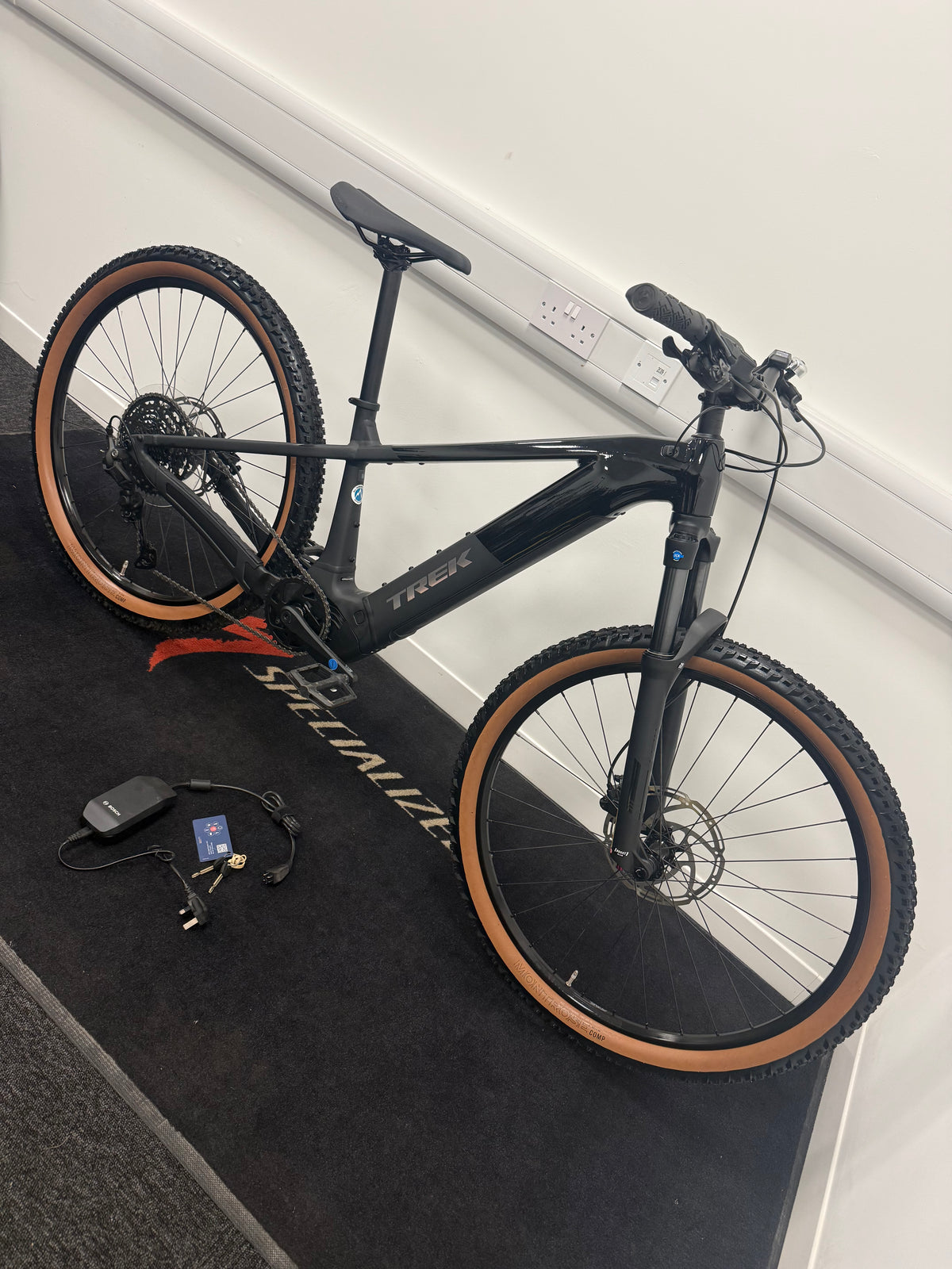 Trek Powerfly 4 2026 Medium 14 miles!