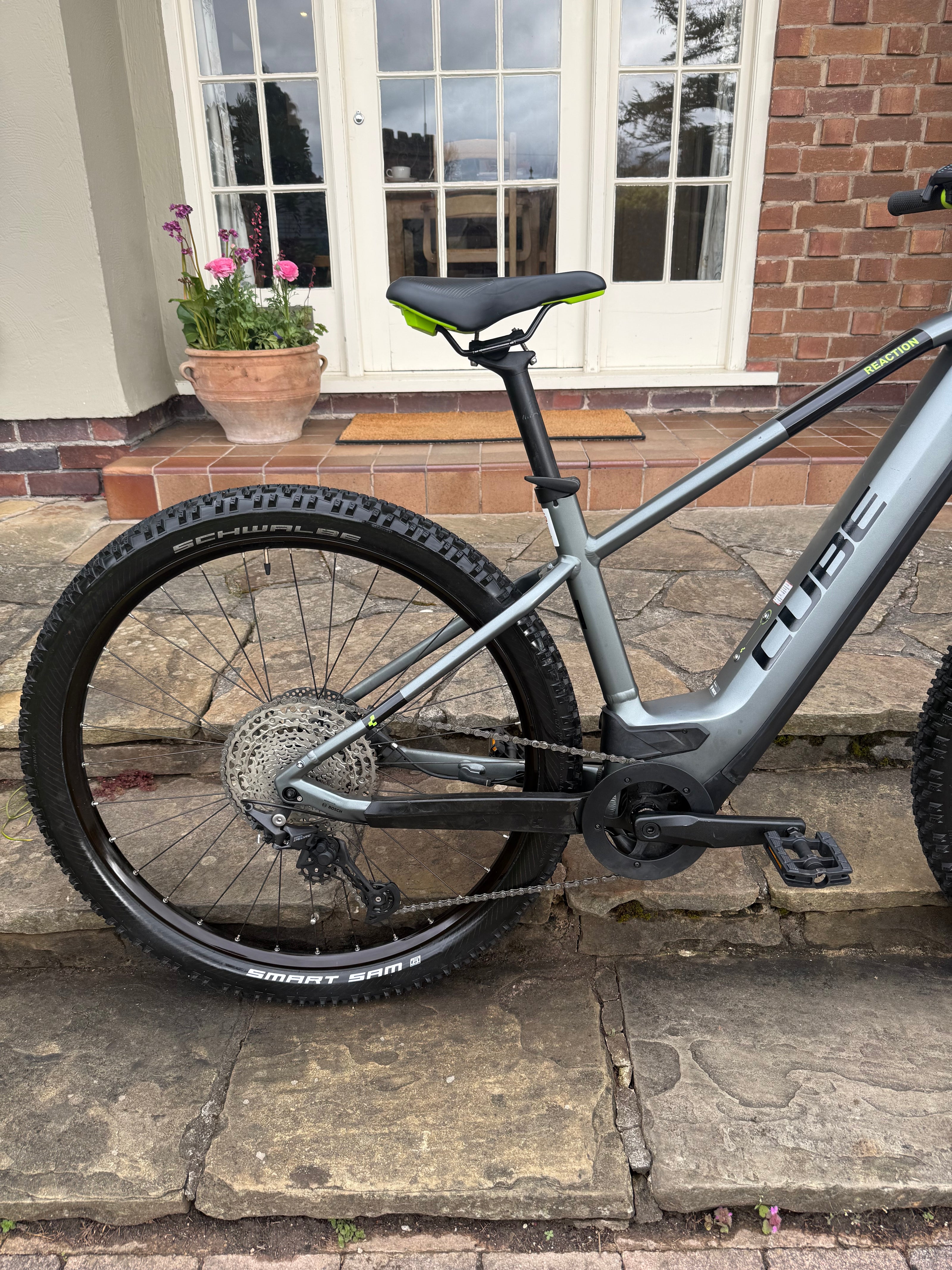 Cube Reaction Hybrid Pro 625 2023 Large 180 Miles