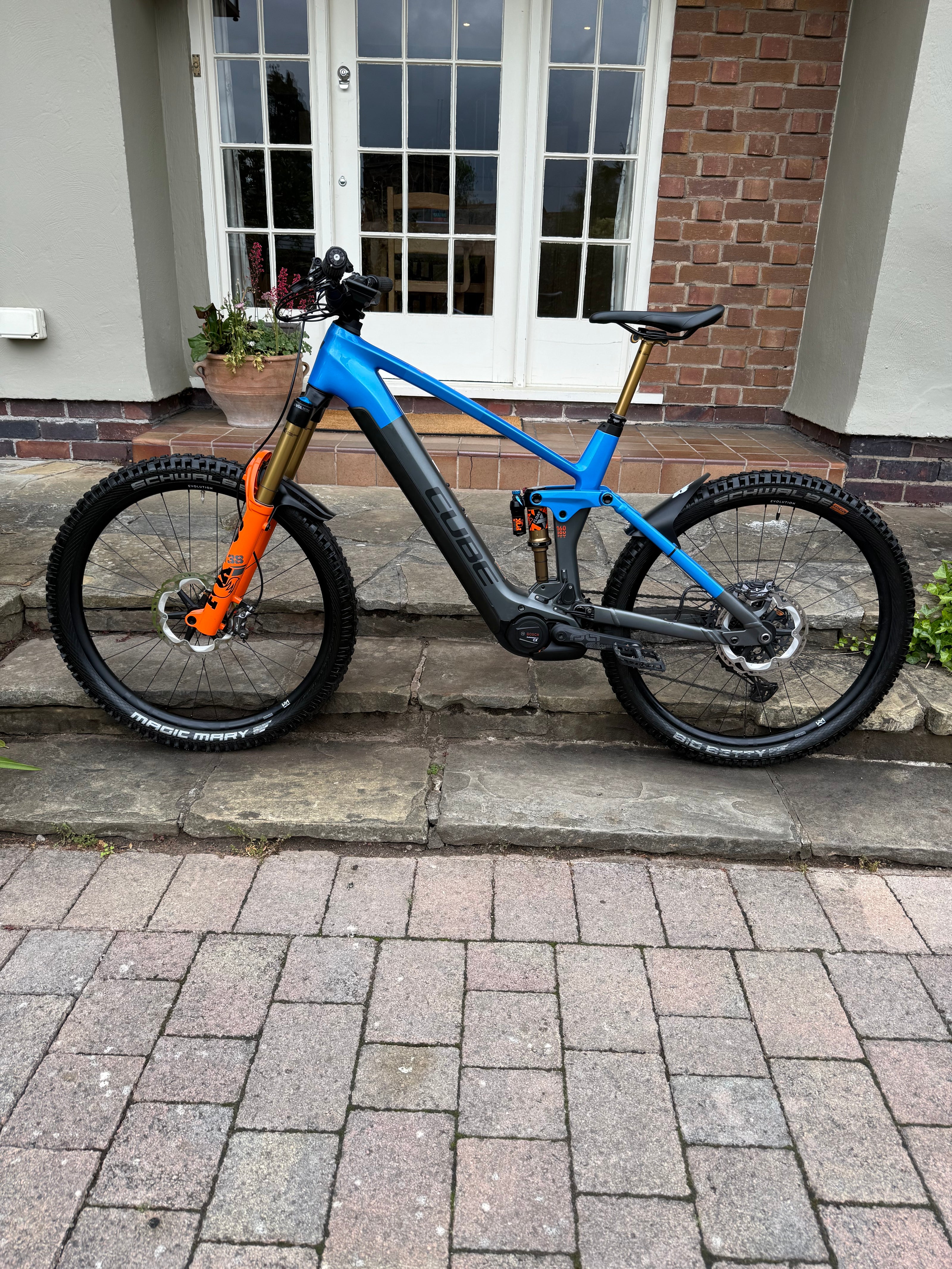Cube Stereo 160 Action Team 2023 Large 470 miles
