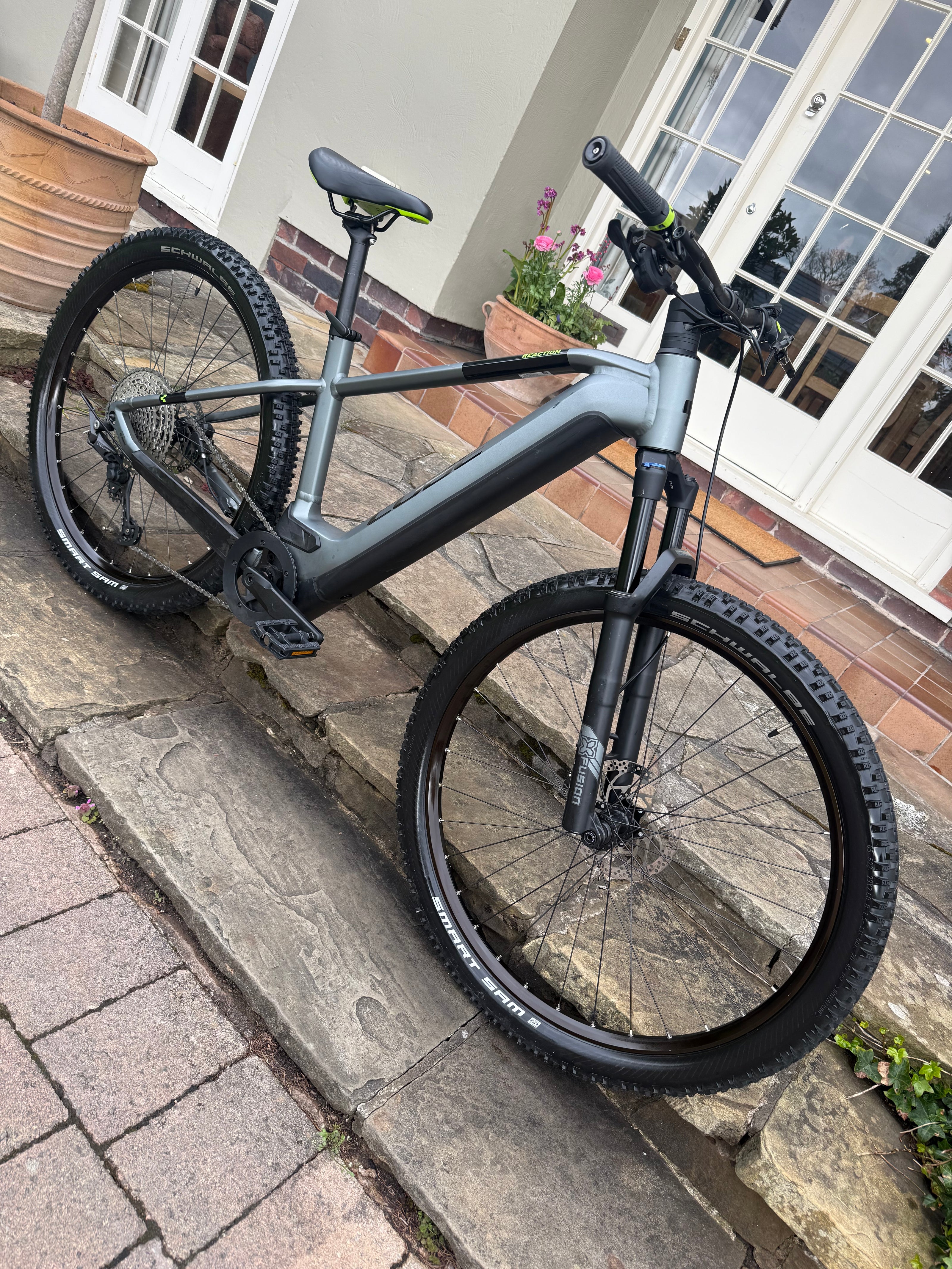 Cube Reaction Hybrid Pro 625 2023 Large 180 Miles