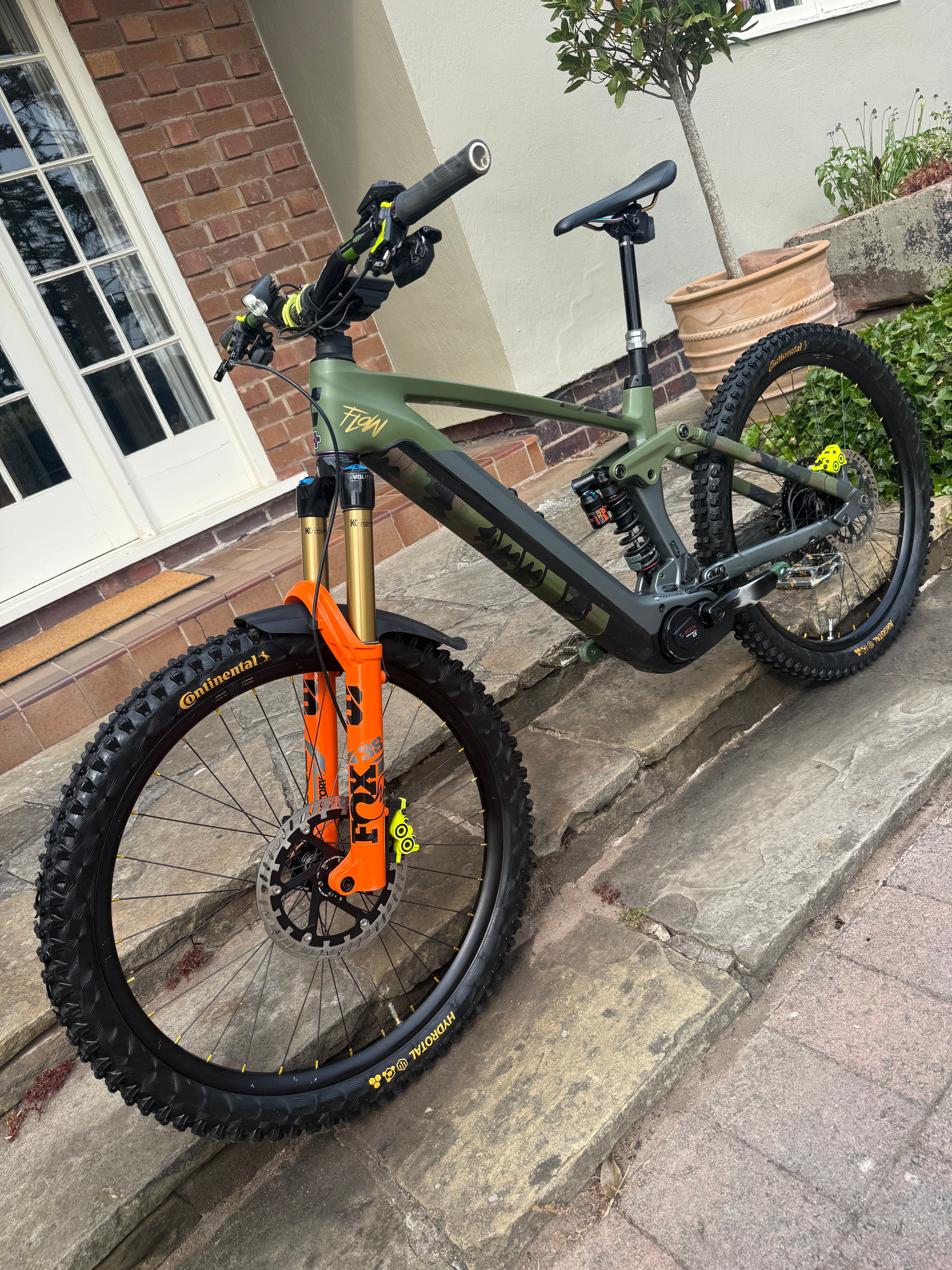 Cube Stereo Hybrid 160 HPC 750wh Medium EMTB UPGRADED!