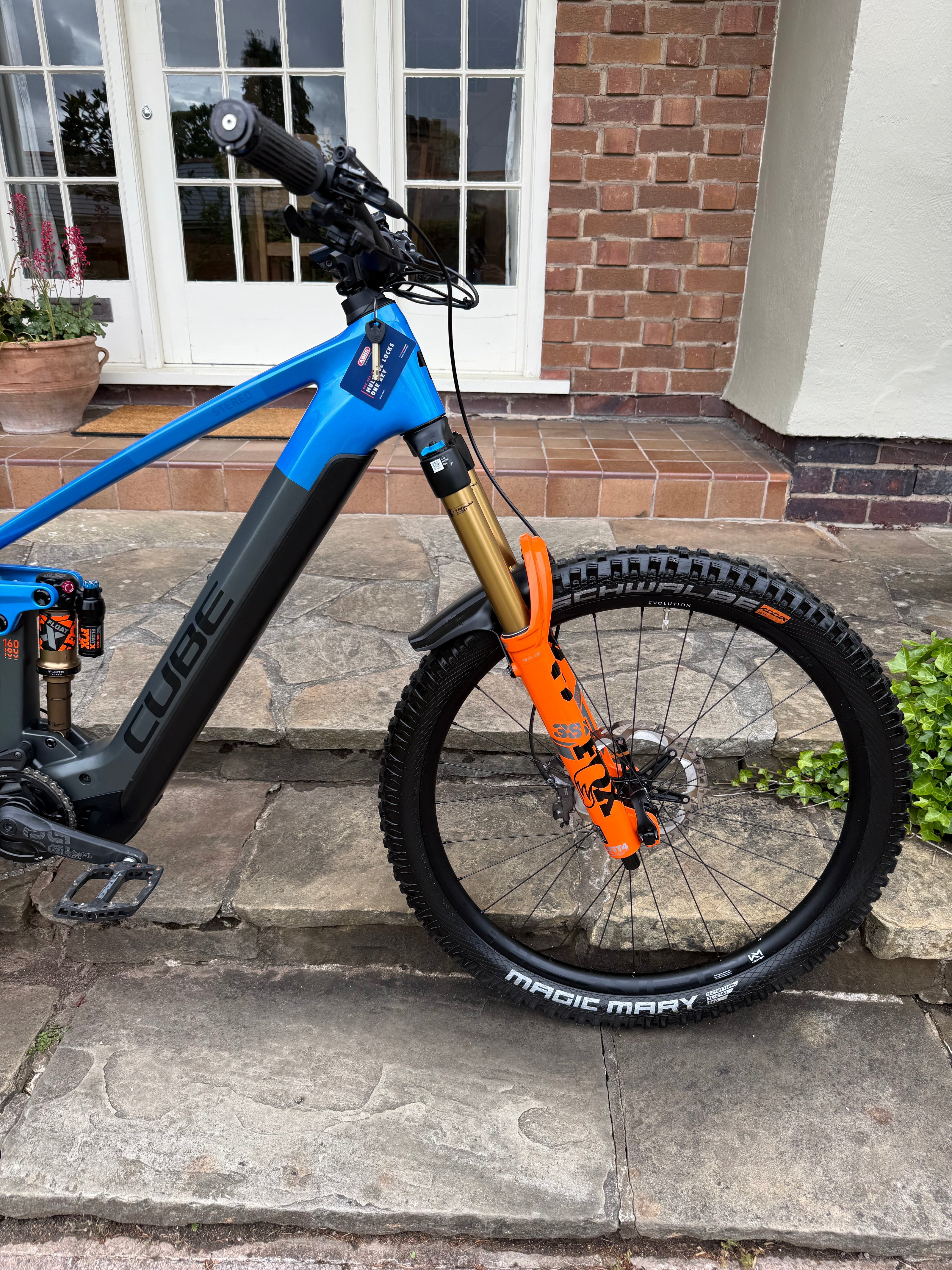 Cube Stereo 160 Action Team 2023 Large 470 miles