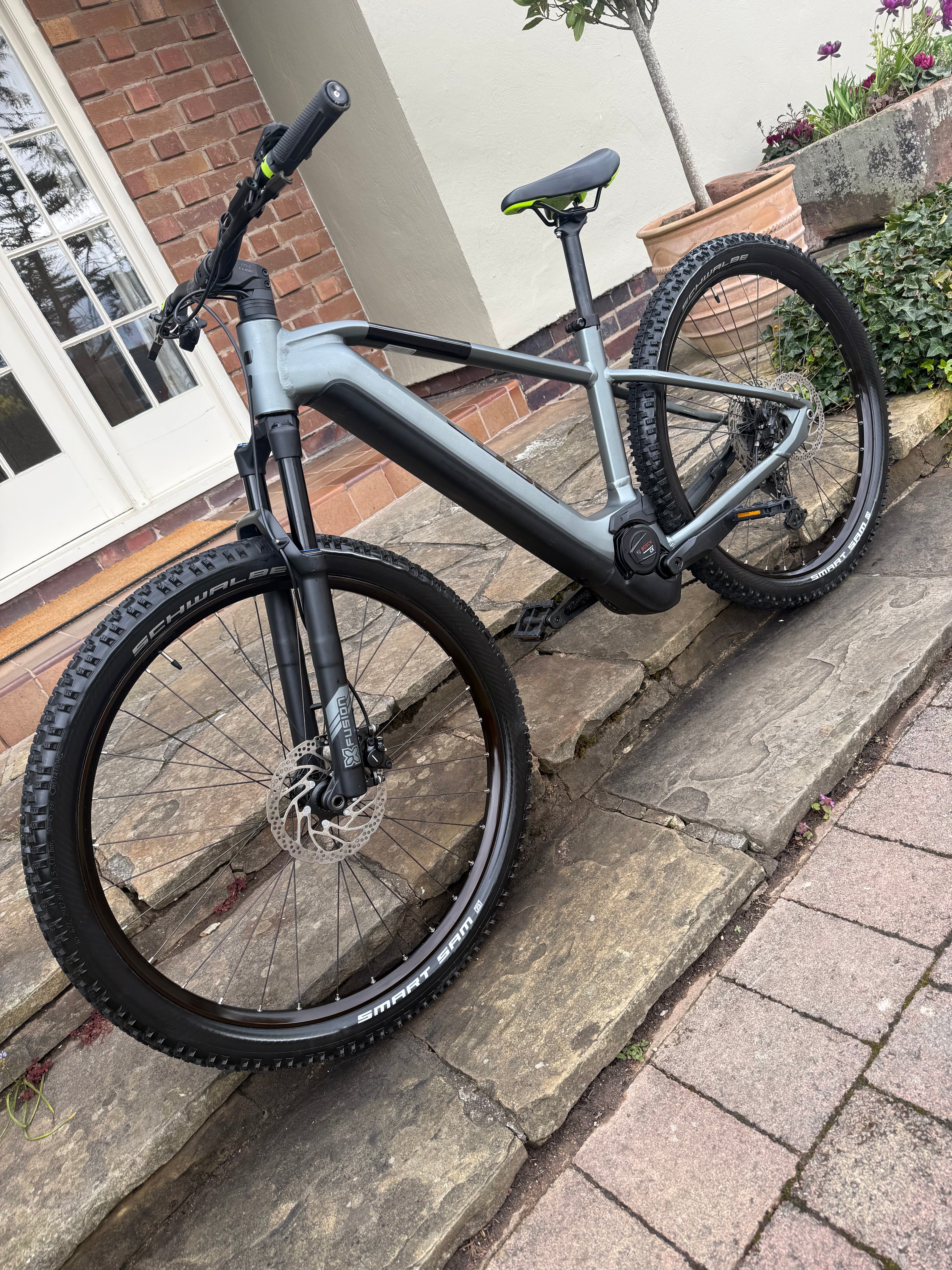 Cube Reaction Hybrid Pro 625 2023 Large 180 Miles