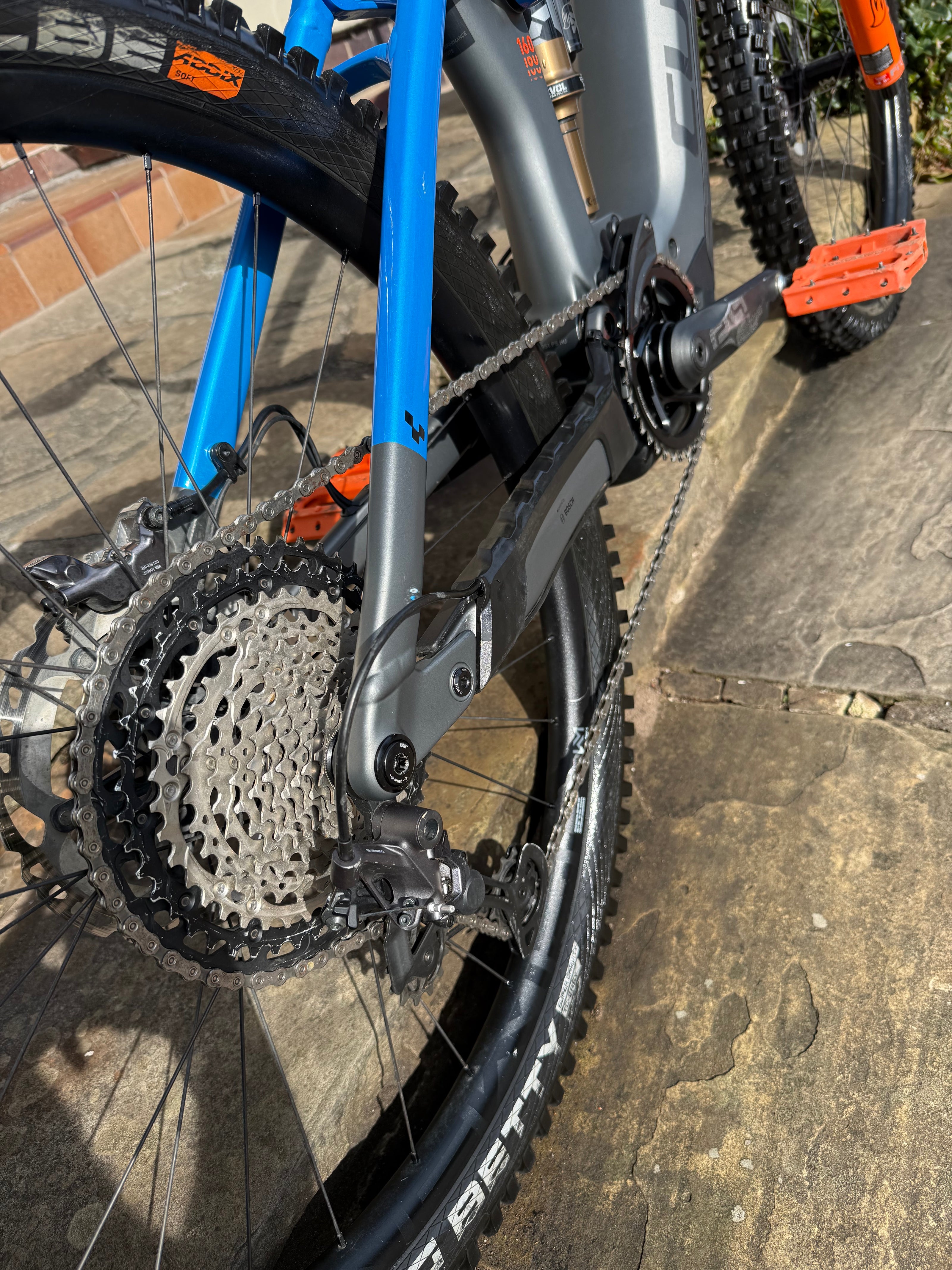 Cube Stereo Hybrid 160 HPC Action Team 750 2023 Medium 500 Miles