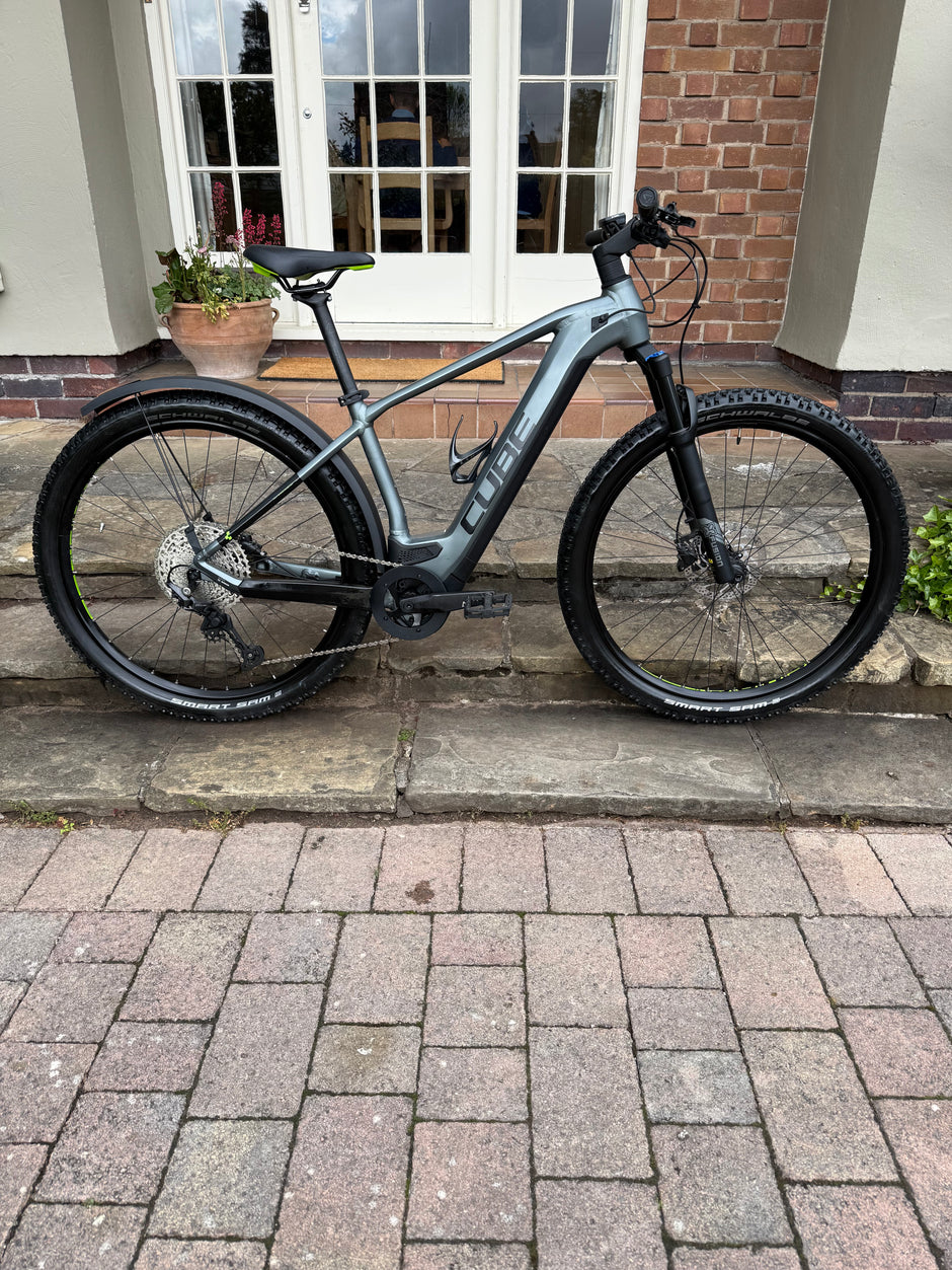 2022 Cube Reaction Pro 625WH Large Electric mountain bike 290 miles