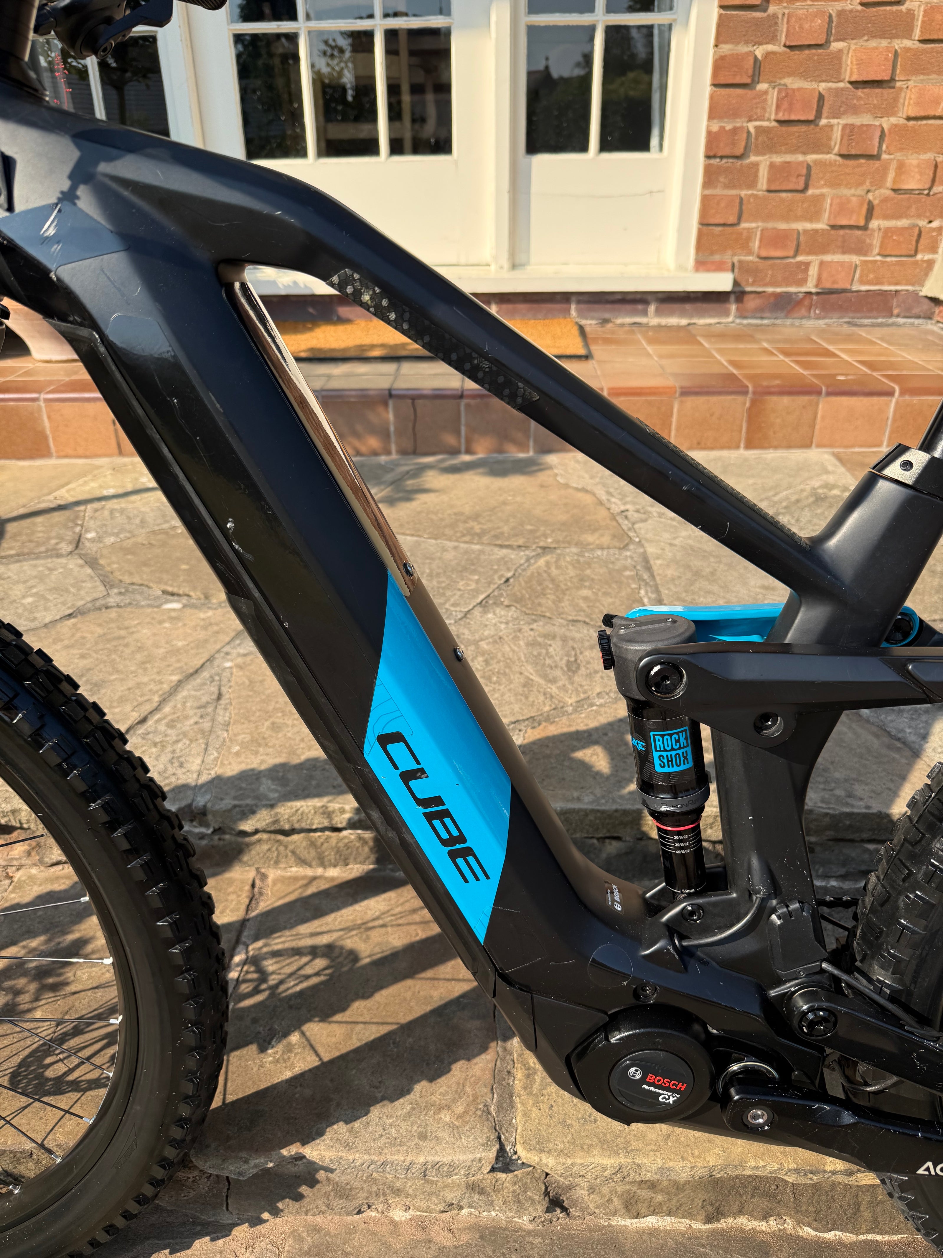 Cube Stereo Hybrid 140 HPC Race 625 Carbon Full Suspension e-MTB – Medium – Excellent Condition